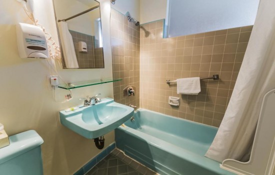 Welcome To Cal Mar Hotel Suites - Private Bathroom